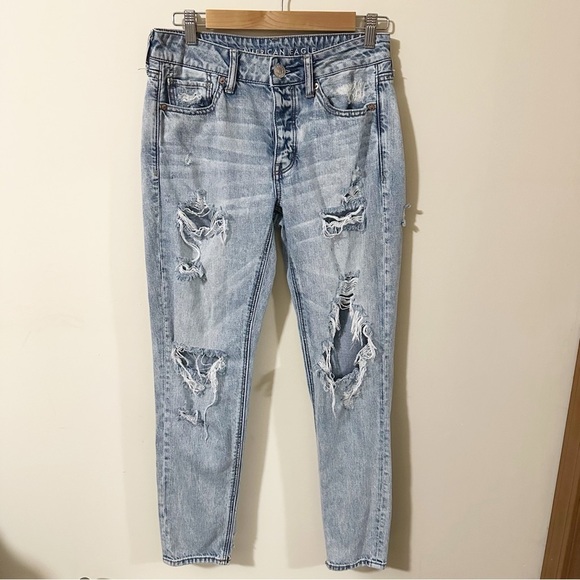 American Eagle Tomgirl Womens Distressed Jeans Button Fly Size 2 - Picture 1 of 12